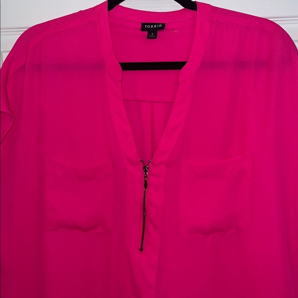 Torrid neon pink/hot pink short sleeve blouse half zip chiffon size 0X - Picture 4 of 5